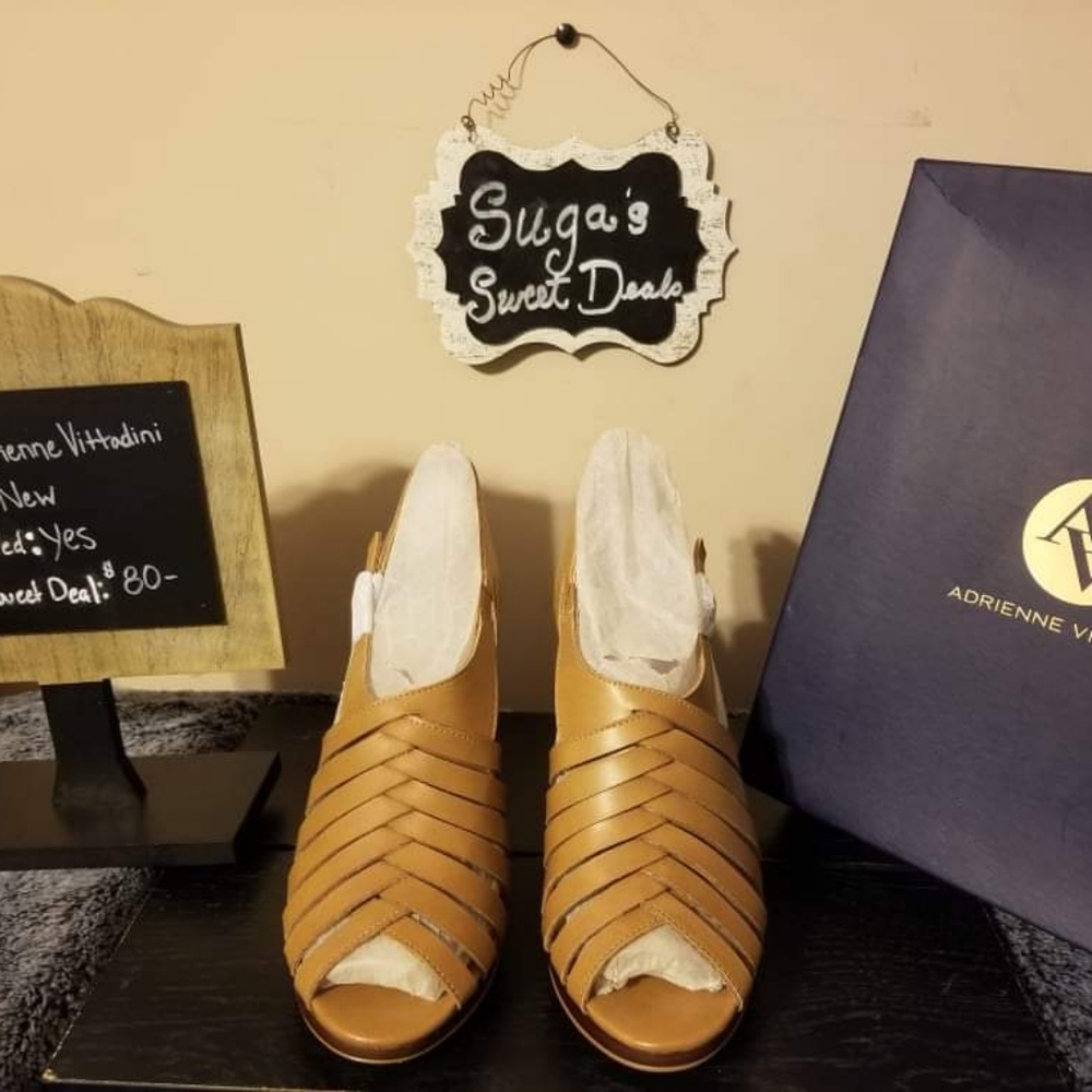 Leather sz 11 brand new Adrienne Vittadini cage heels in Tan!